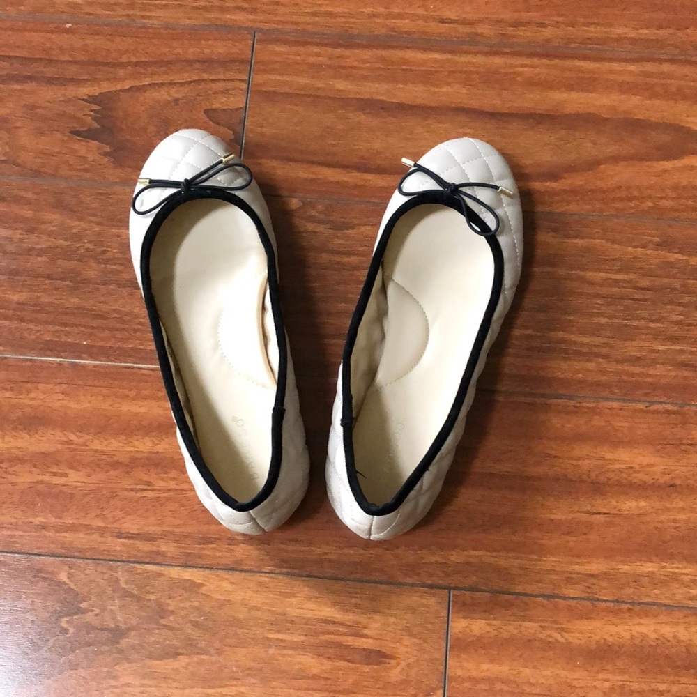 Nude flat shoes